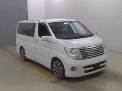 Nissan ELGRAND  с аукциона в Японии