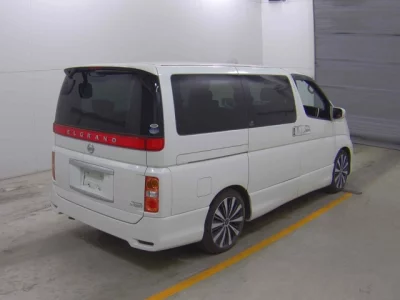 Nissan ELGRAND  с аукциона в Японии