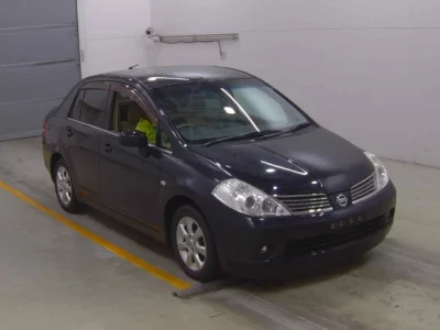 Nissan TIIDA LATIO  с аукциона в Японии