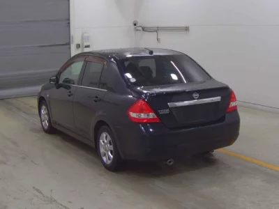 Nissan TIIDA LATIO  с аукциона в Японии