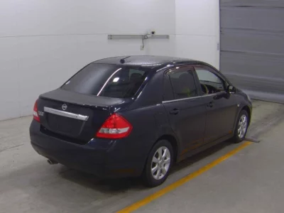 Nissan TIIDA LATIO  с аукциона в Японии