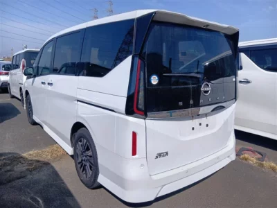 Nissan SERENA  с аукциона в Японии