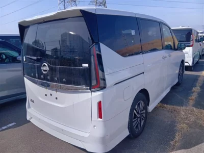 Nissan SERENA  с аукциона в Японии