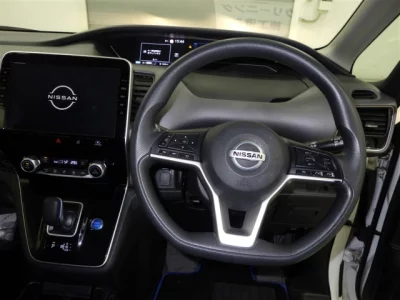 Nissan SERENA  с аукциона в Японии