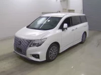 Nissan ELGRAND лот № 2002 оценка 4.5  с аукциона в Японии 2