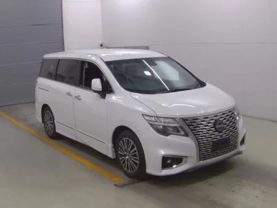 Nissan ELGRAND  с аукциона в Японии