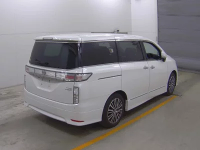 Nissan ELGRAND  с аукциона в Японии