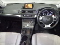 Lexus CT лот № 129 оценка 4  с аукциона в Японии 2