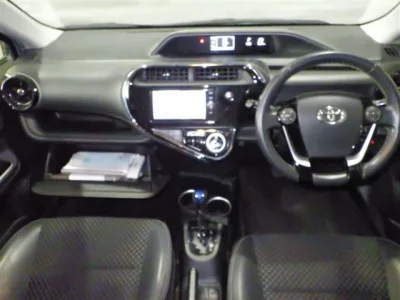 Toyota AQUA  с аукциона в Японии