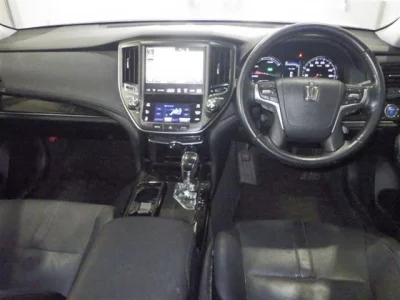 Toyota CROWN  с аукциона в Японии