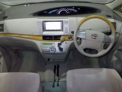 Toyota ESTIMA  с аукциона в Японии