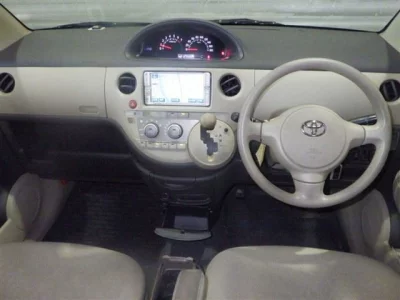 Toyota SIENTA  с аукциона в Японии