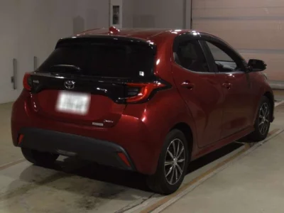 Toyota YARIS  с аукциона в Японии