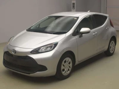 Toyota AQUA  с аукциона в Японии