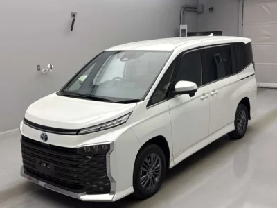 Toyota VOXY  с аукциона в Японии