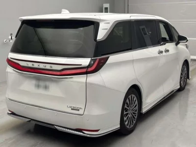 Lexus LM