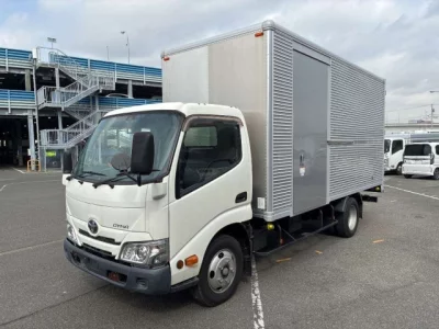 Toyota DYNA  с аукциона в Японии