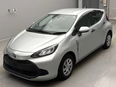 Toyota AQUA  с аукциона в Японии