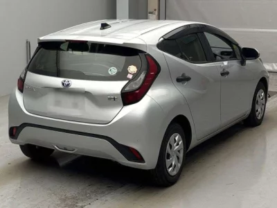 Toyota AQUA  с аукциона в Японии