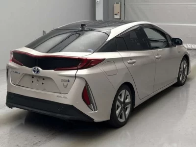 Toyota PRIUS PHV  с аукциона в Японии