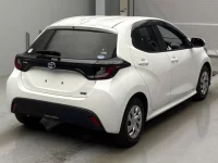 Toyota YARIS лот № 490 оценка R  с аукциона в Японии 1