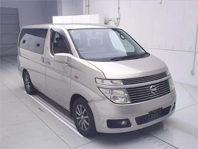 Nissan ELGRAND  с аукциона в Японии
