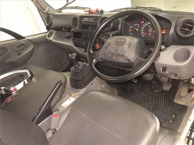 Toyota DYNA  с аукциона в Японии