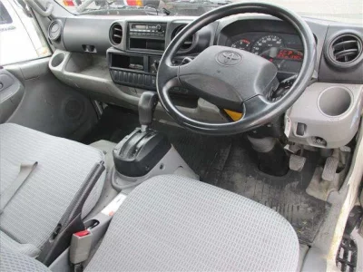 Toyota DYNA  с аукциона в Японии