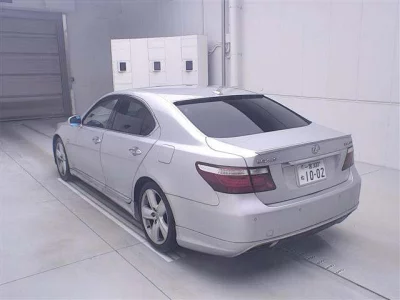 Lexus LS