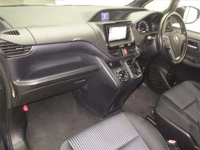 Toyota NOAH  с аукциона в Японии