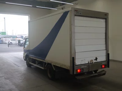 Toyota DYNA  с аукциона в Японии