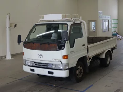 Toyota DYNA  с аукциона в Японии