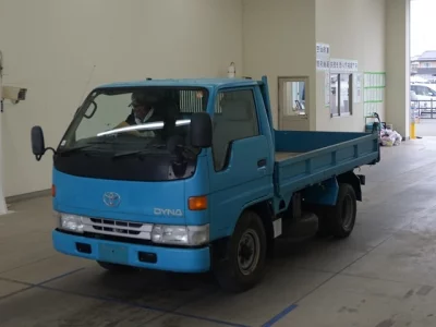 Toyota DYNA  с аукциона в Японии