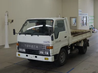 Toyota DYNA  с аукциона в Японии