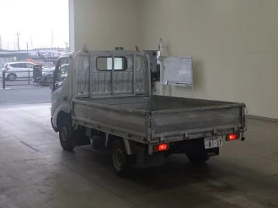 Toyota DYNA  с аукциона в Японии