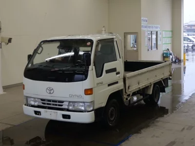 Toyota DYNA  с аукциона в Японии
