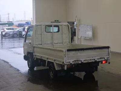 Toyota DYNA  с аукциона в Японии