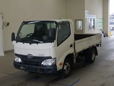 Toyota DYNA  с аукциона в Японии