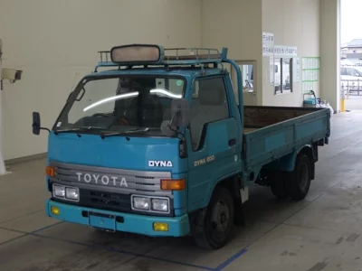 Toyota DYNA  с аукциона в Японии