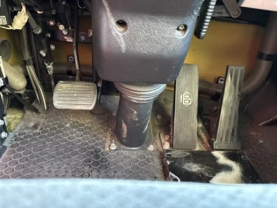 Mitsubishi AERO QUENN  с аукциона в Японии