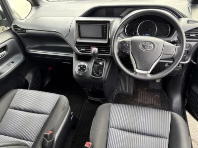 Toyota NOAH  с аукциона в Японии