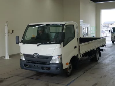 Toyota DYNA  с аукциона в Японии