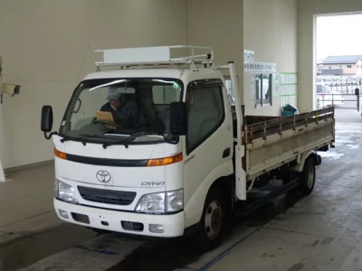 Toyota DYNA  с аукциона в Японии