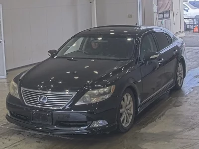 Lexus LS  с аукциона в Японии