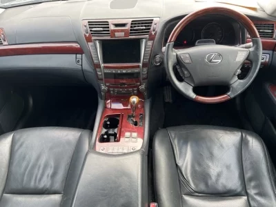 Lexus LS  с аукциона в Японии