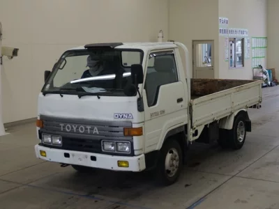 Toyota DYNA  с аукциона в Японии