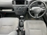 Toyota SUCCEED лот № 20359 оценка 3  с аукциона в Японии 3