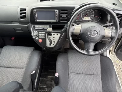 Toyota WISH  с аукциона в Японии