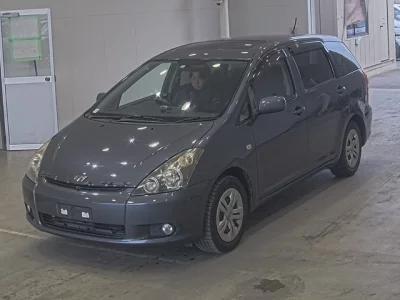 Toyota WISH  с аукциона в Японии