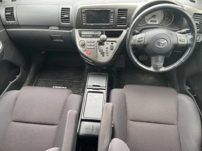 Toyota WISH  с аукциона в Японии